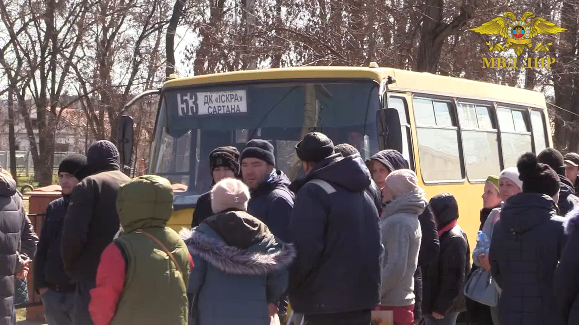 📹 Бойцы ОБТФ эвакуируют мирных жителей из Мариуполя