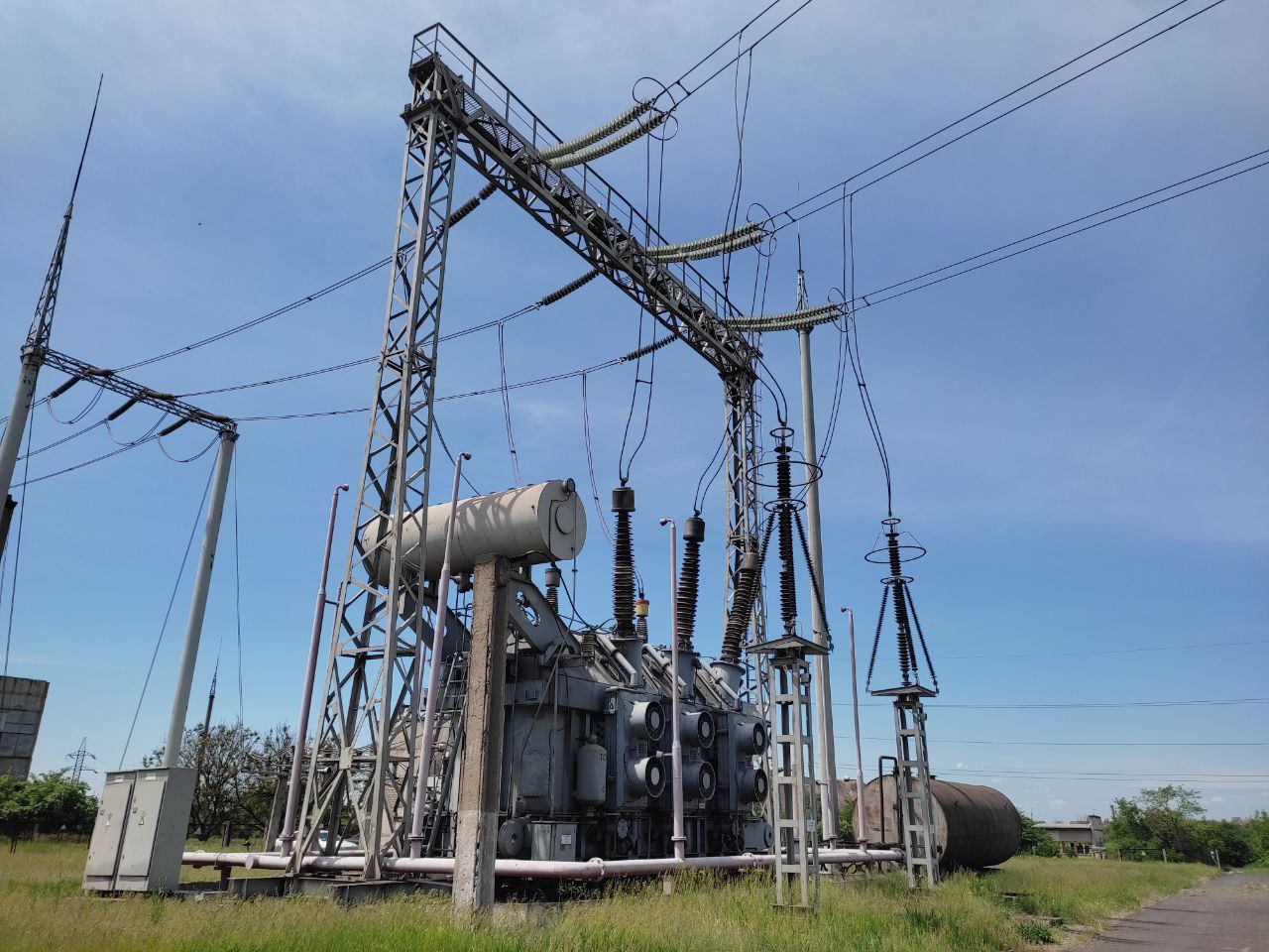 📸 На подстанции в Мариуполе завершаются ремонтные работы