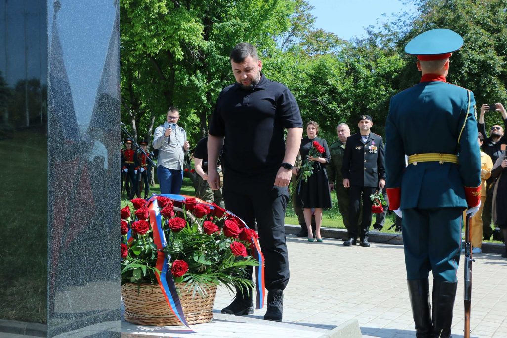 Аллея героев донецк фото В Донецке открыли памятник Герою ДНР Официальный сайт ДНР