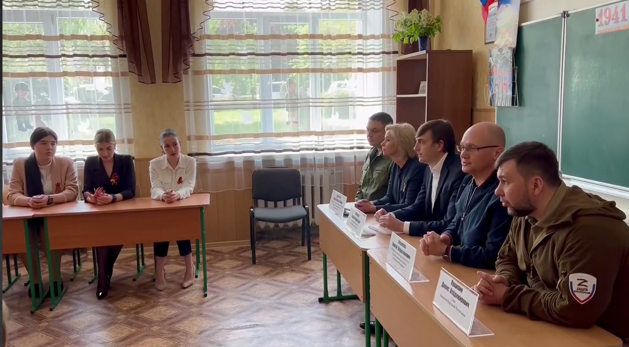 Российская делегация вместе с Главой ДНР встретилась с директорами республиканских школ