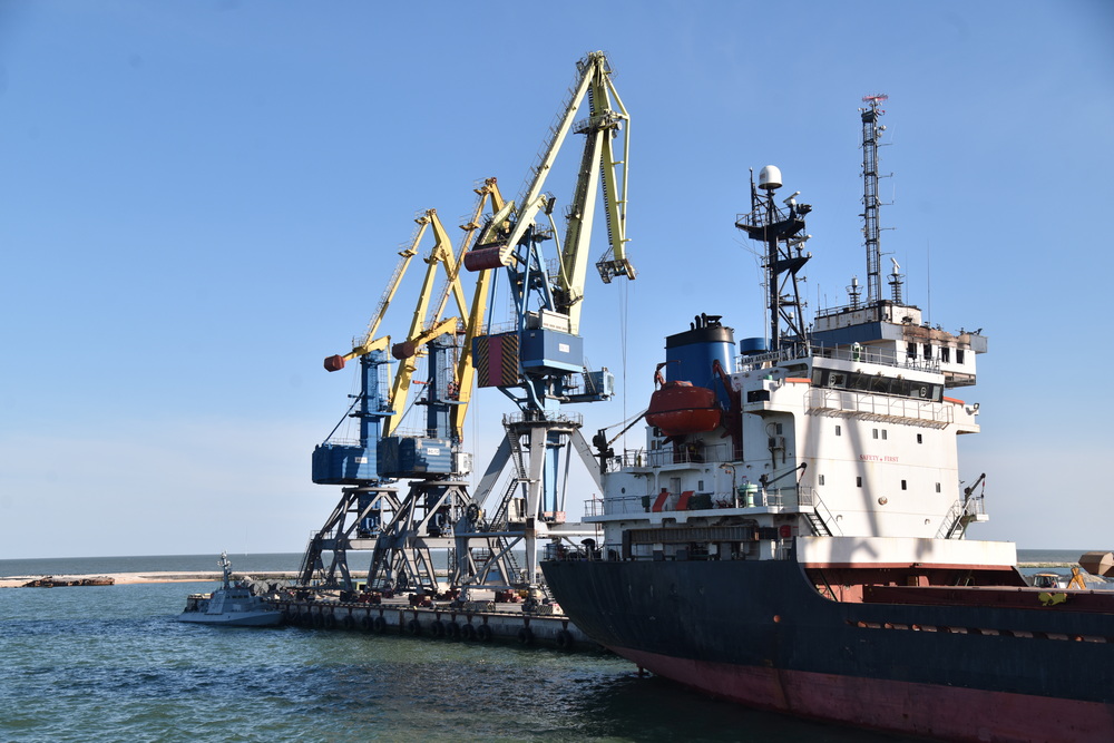 📸 Денис Пушилин и Марат Хуснуллин оценили объем восстановительных работ в освобожденных городах на юге ДНР