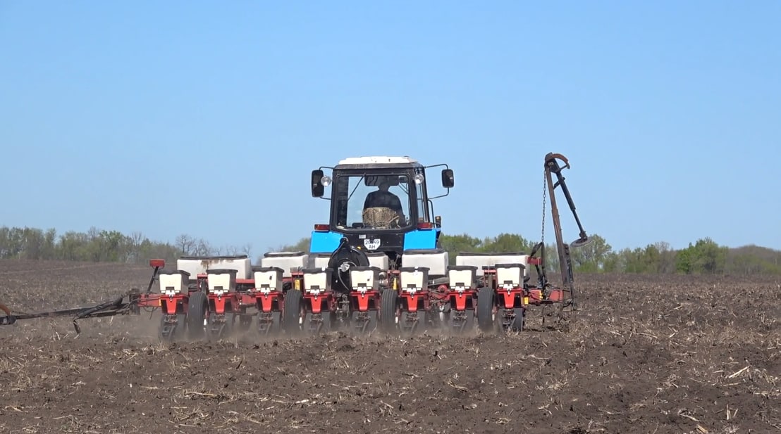 📹 📸 В освобожденной Николаевке проходит посевная компания