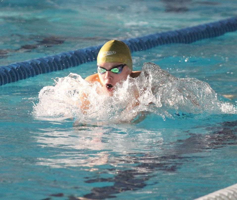 Мастер спорта по плаванию завоевал призовые места на соревнованиях в РФ