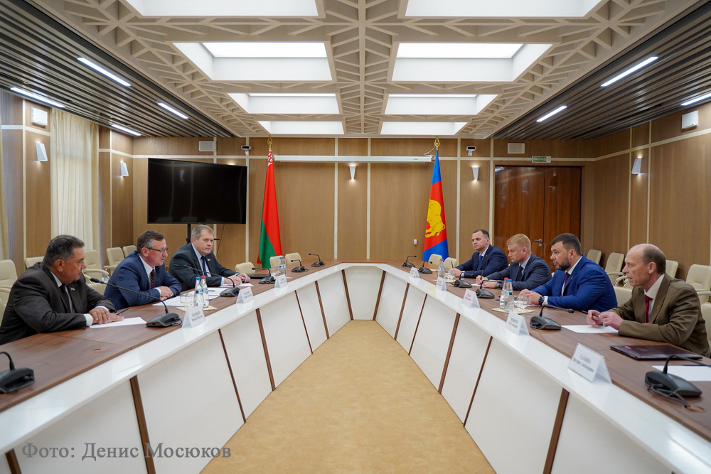 📸 Глава ДНР провел встречу с руководством Брестской области Республики Беларусь