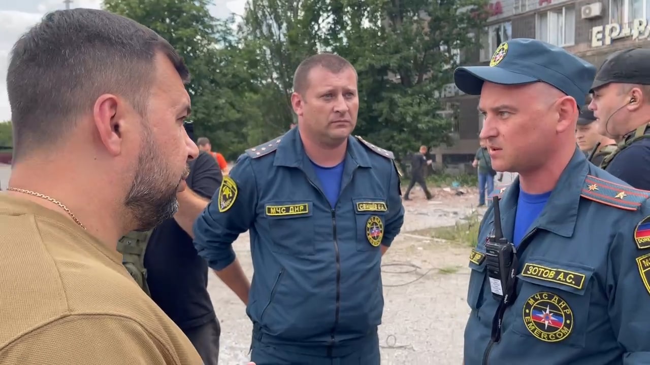 📹 Денис Пушилин приехал на место обстрела автостанции «Центр»