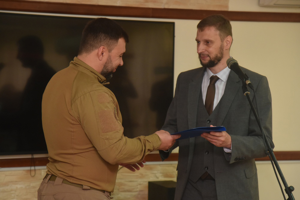 📹 Денис Пушилин принял итоговый протокол от Центральной избирательной комиссии с результатами референдума