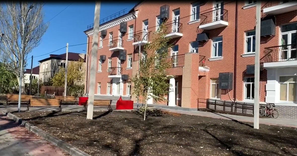 📹 Представитель Минстроя проинспектировал ход восстановления Волновахи