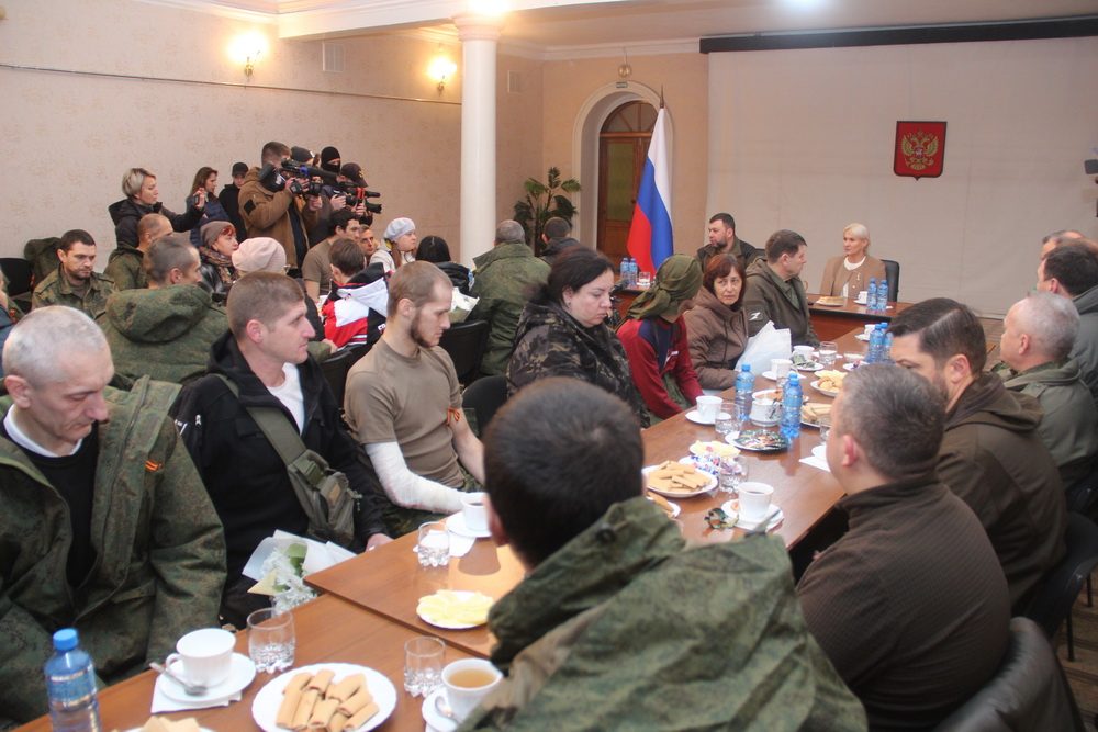 📹 Денис Пушилин встретился с освобожденными в рамках обмена с Киевом бойцами ДНР