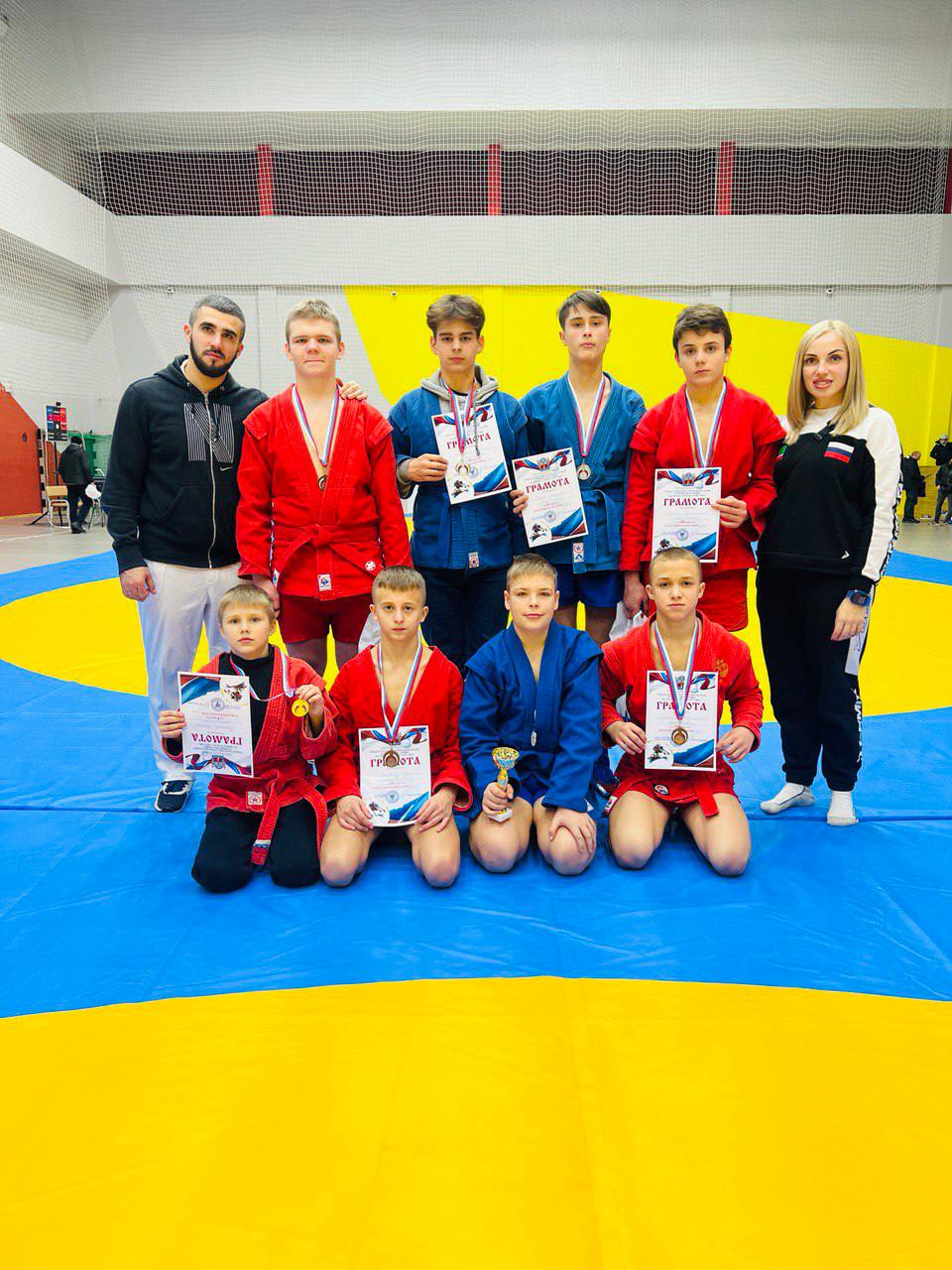 Юные самбисты завоевали восемь медалей