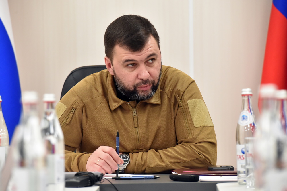 Денис Пушилин поручил оказать необходимую помощь семьям погибших при обстреле Калининского района Донецка