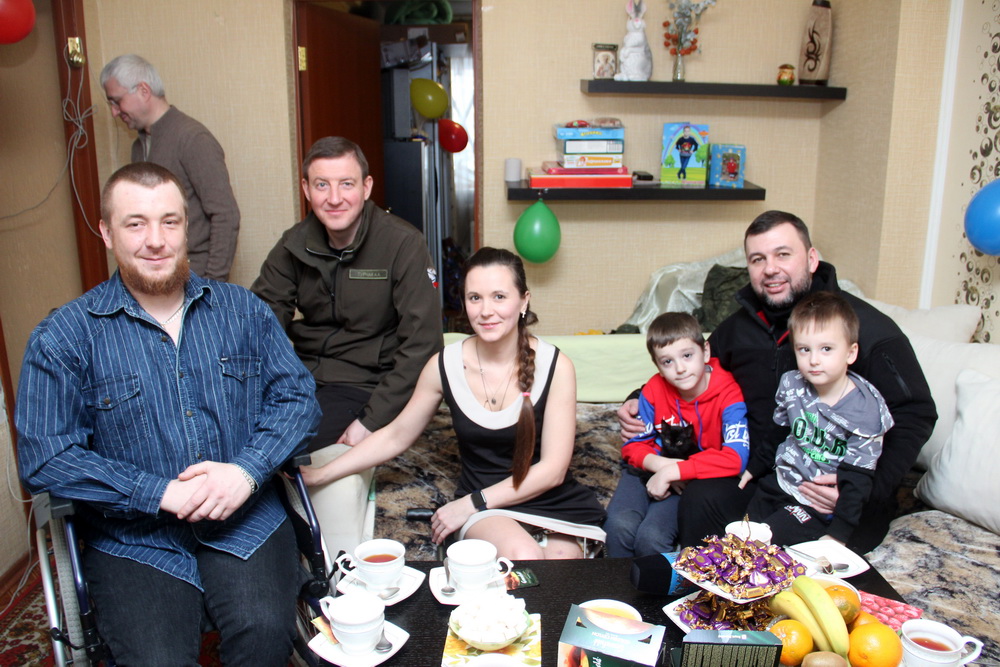 📹 Денис Пушилин и Андрей Турчак встретились с военнослужащим – финалистом кадрового конкурса «Лидеры возрождения. ДНР»