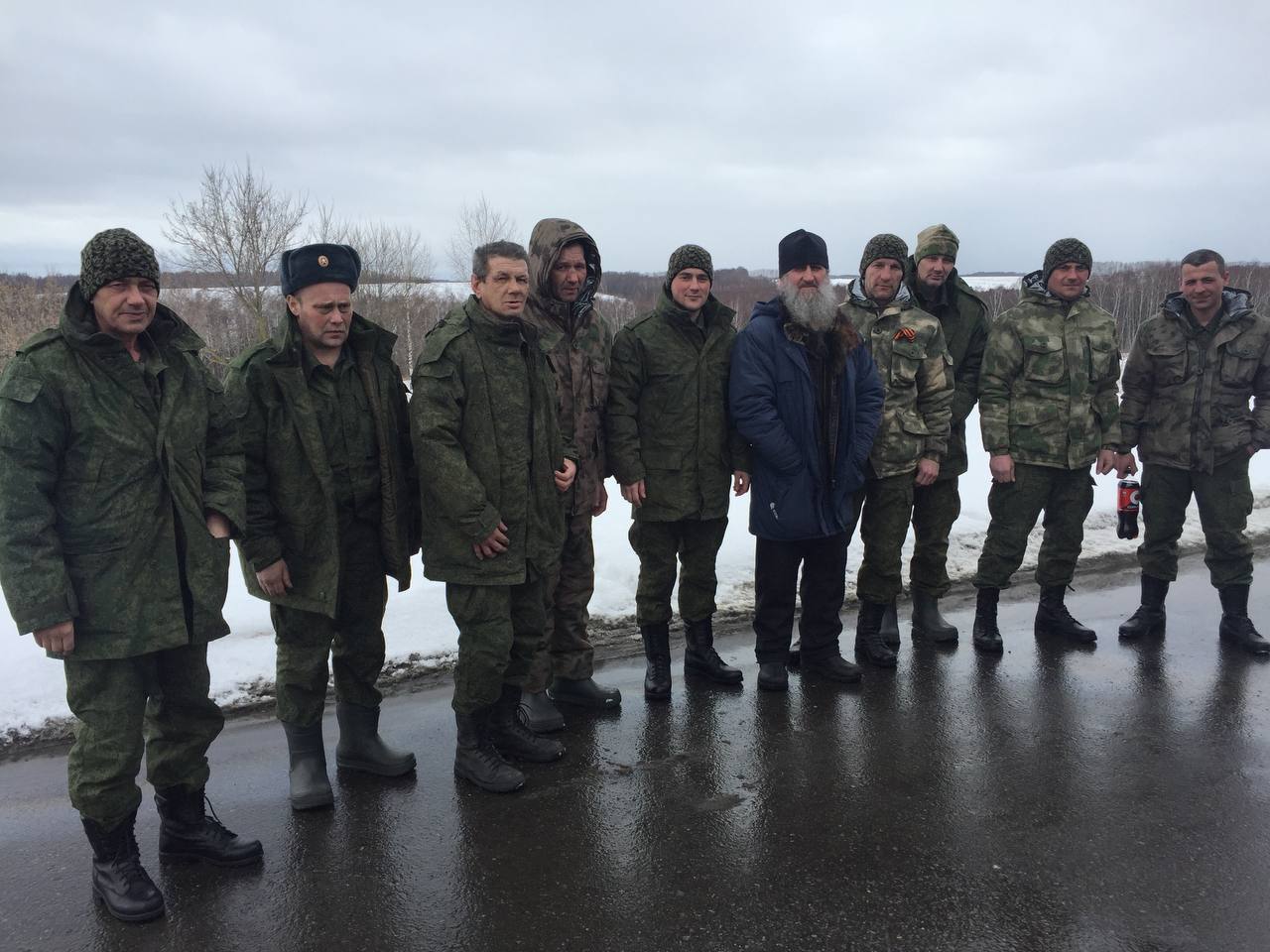 Освобожденные из плена жители ДНР возвращаются домой