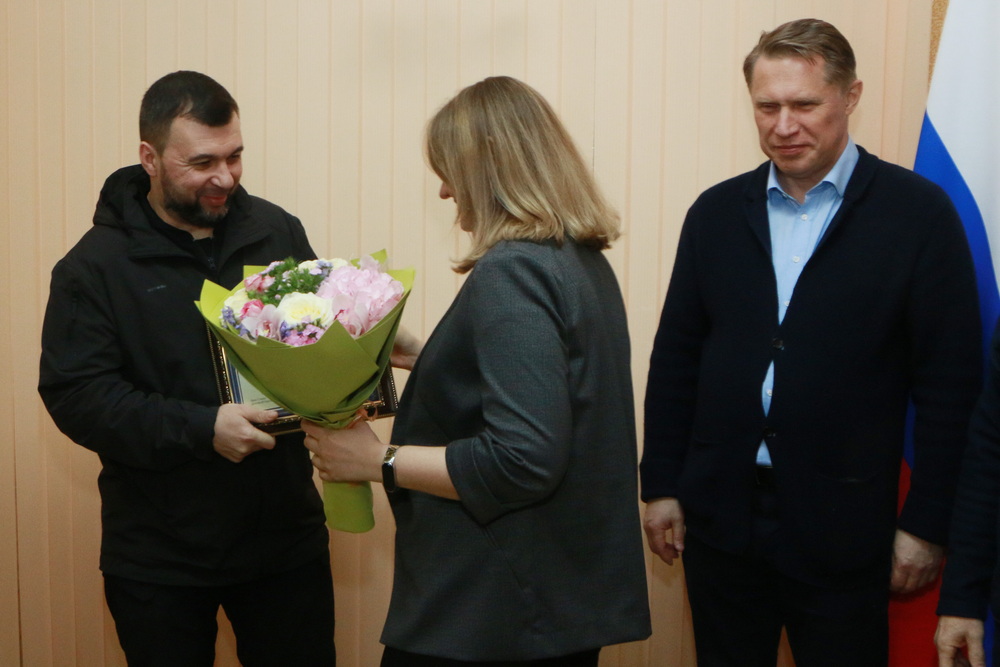 📸📹 В ДНР медработника вручили ведомственные награды