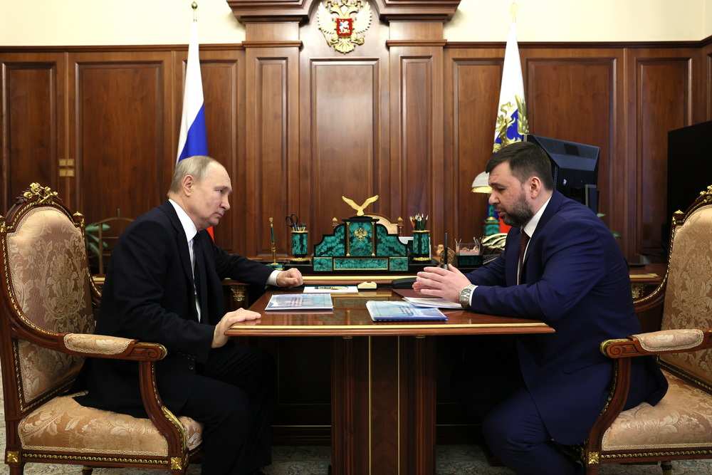 Владимир Путин провел рабочую встречу с Денисом Пушилиным