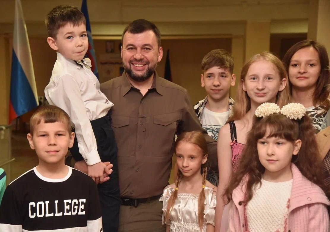 Поздравление Дениса Пушилина с Днём защиты детей