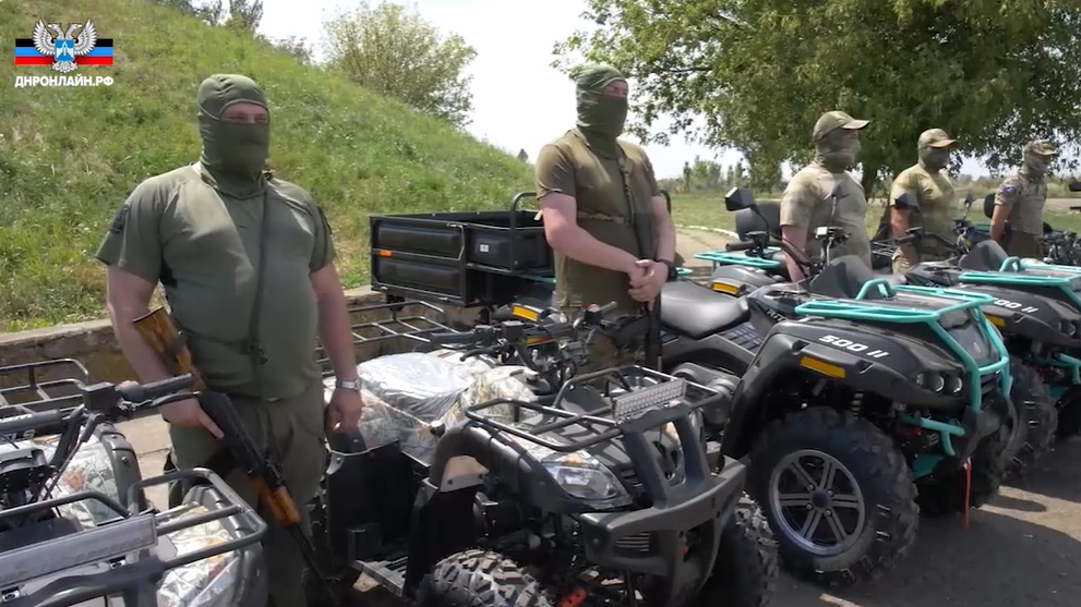 Денис Пушилин передал воинским подразделениям квадроциклы