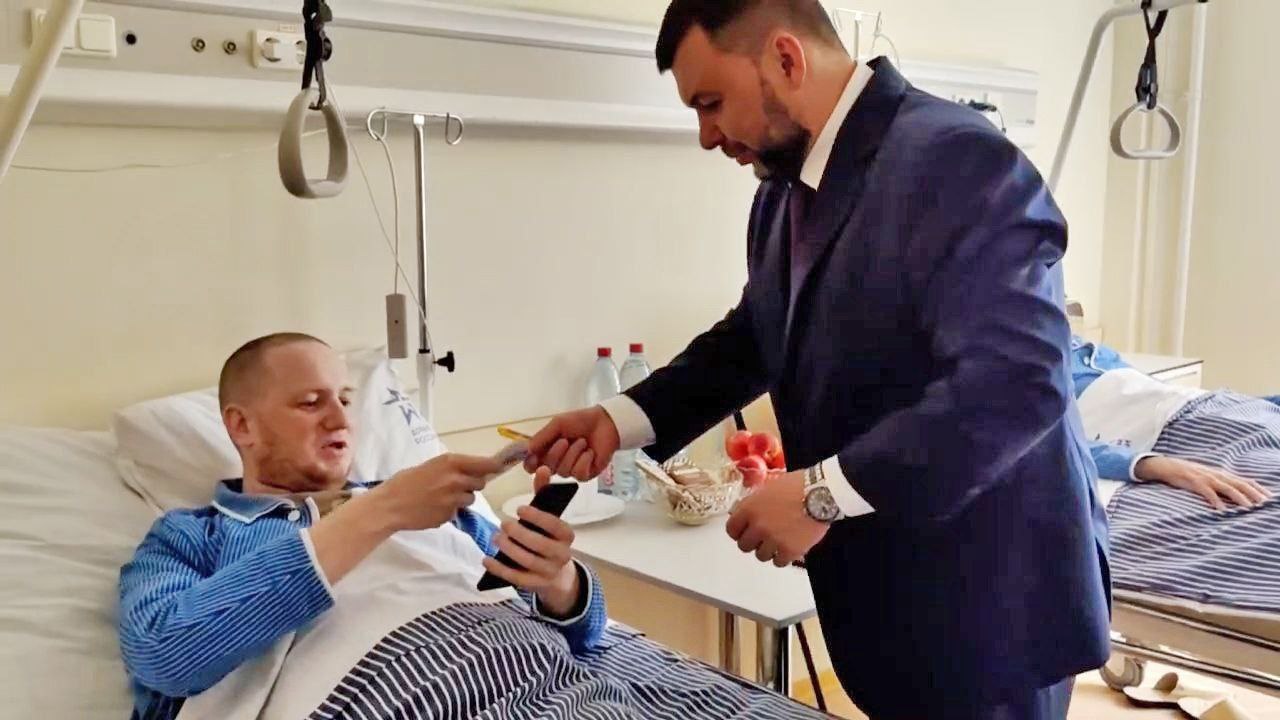 Денис Пушилин посетил раненых военнослужащих