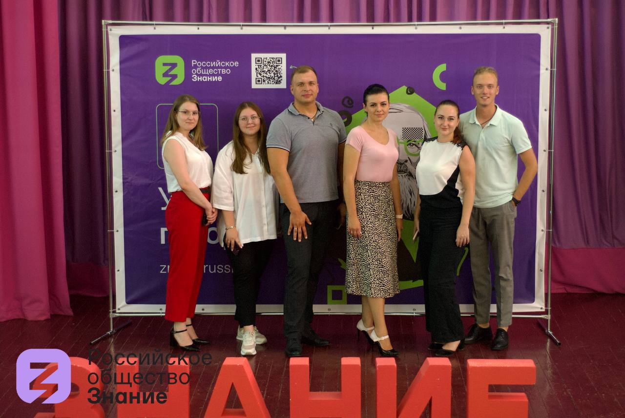 Молодые ученые и преподаватели выступили перед снежнянскими школьниками