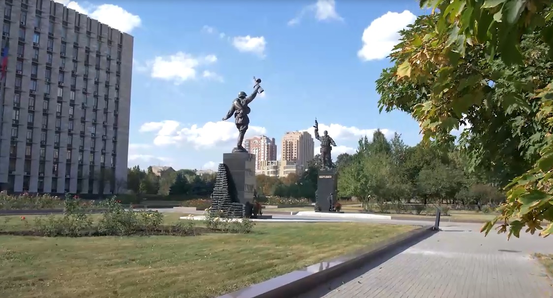 В Донецке открылся новый монумент защитникам Донбасса