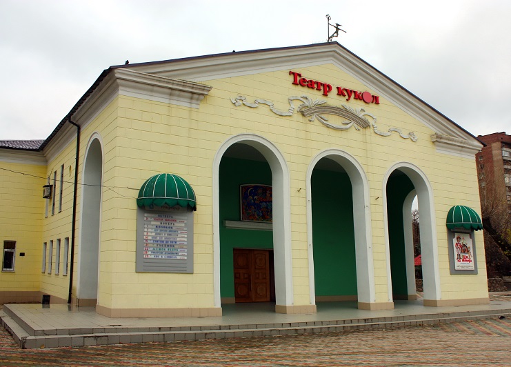 Донецкий театр кукол отмечает юбилейный сезон