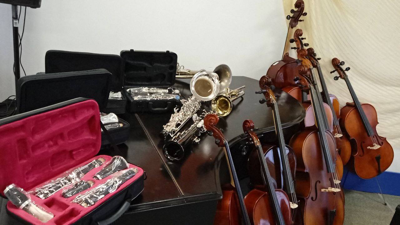 Школы искусств получили музыкальные инструменты