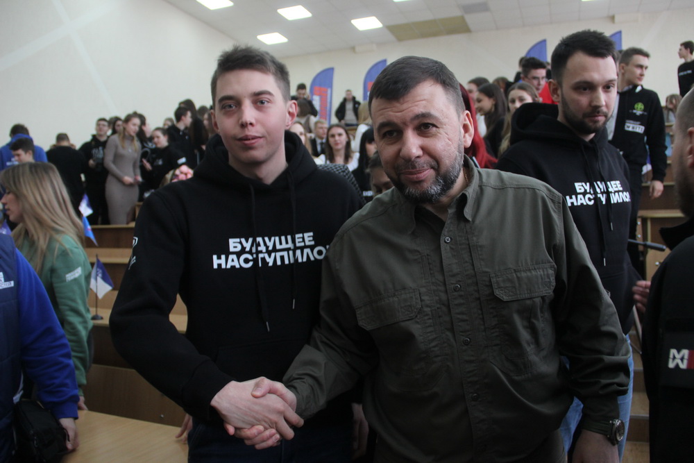 Денис Пушилин встретился с участниками образовательного форума