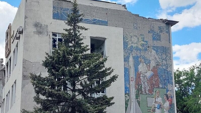 В Мариуполе началось восстановление Дома связи