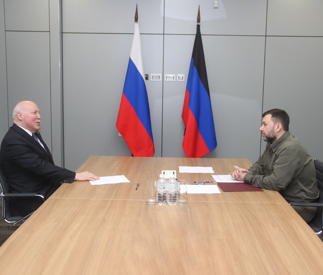 Денис Пушилин и Дмитрий Мезенцев обсудили вопросы поддержки учреждений образования