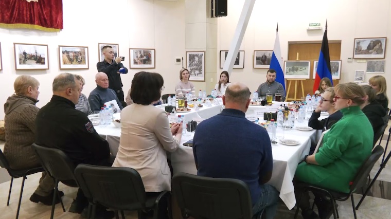 Глава ДНР встретился с семьями погибших бойцов