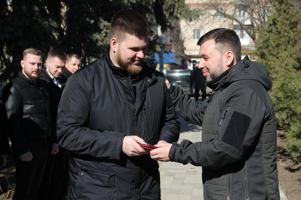 Глава ДНР наградил дружинников