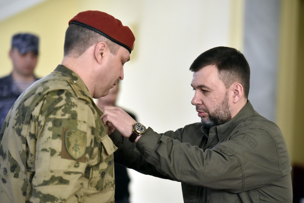 Денис Пушилин наградил росгвардейцев