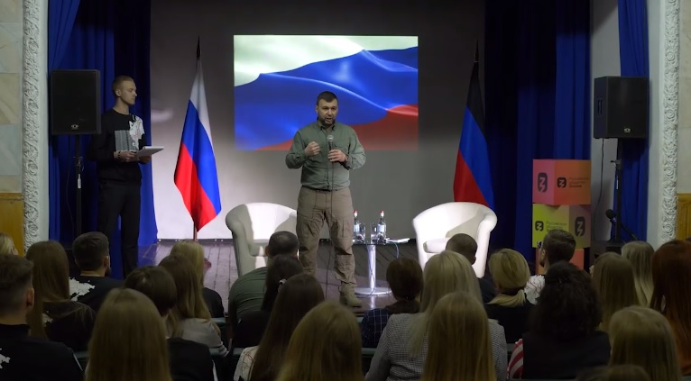 Денис Пушилин встретился с участниками и волонтерами ВФМ