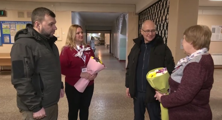 Денис Пушилин и Сергей Кириенко посетили избирательный участок в Донецке