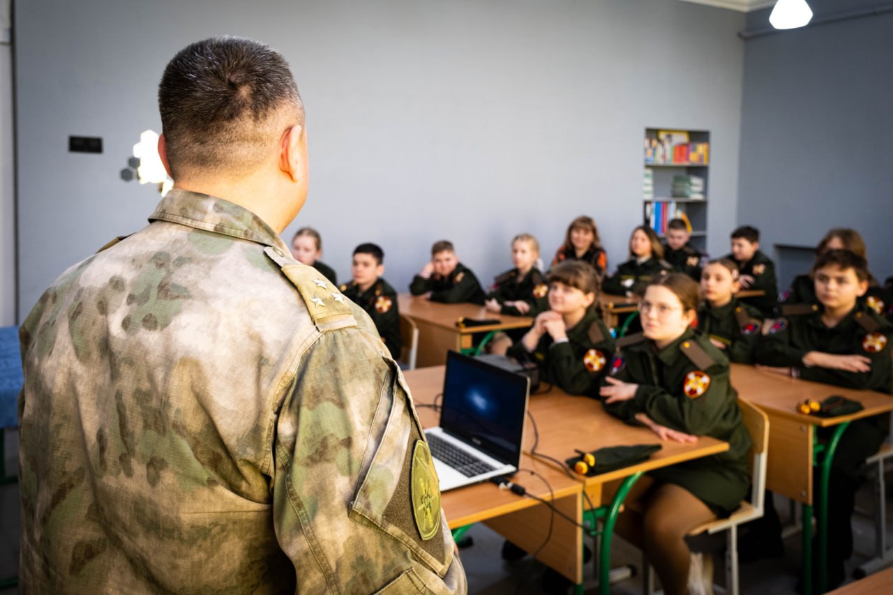 Росгвардейцы провели урок мужества