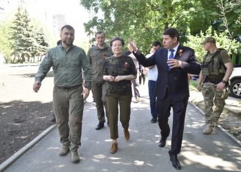 Денис Пушилин и Наталья Комарова проинспектировали ход восстановления Макеевки