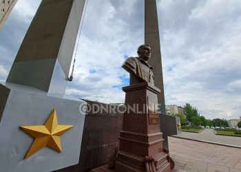 В Донецке установлен бюст Александра Захарченко