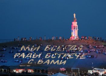 Денис Пушилин посетил молодежный фестиваль в Крыму