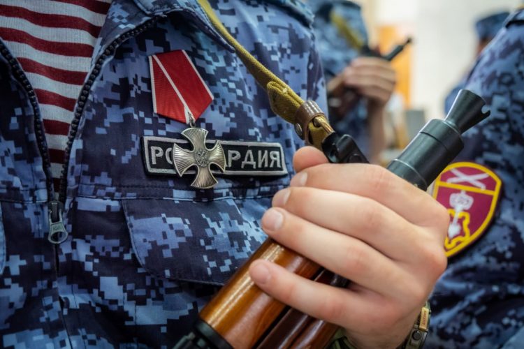 В Енакиево вручили госнаграды росгвардейцам — защитникам ДНР