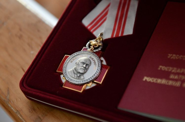 Медсестра из Донецка посмертно награждена орденом Пирогова