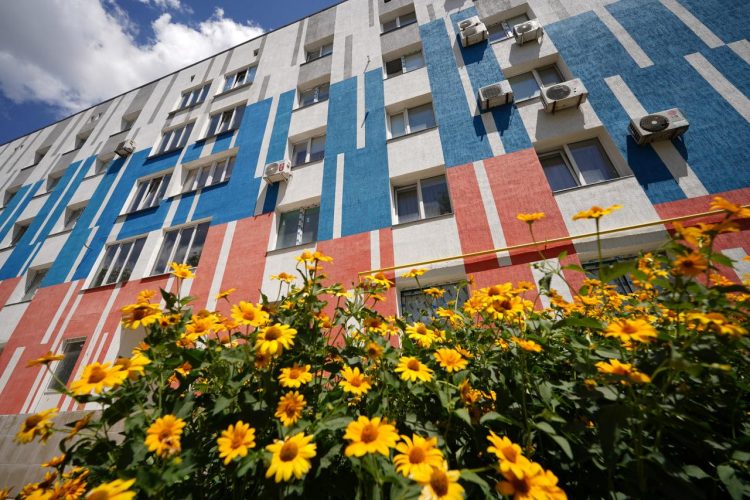 Губернатор ЯНАО проинспектировал ход восстановления Волновахи