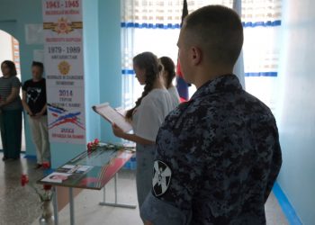 Росгвардейцы приняли участие в торжественном открытии «Парты Героя» в Донецке