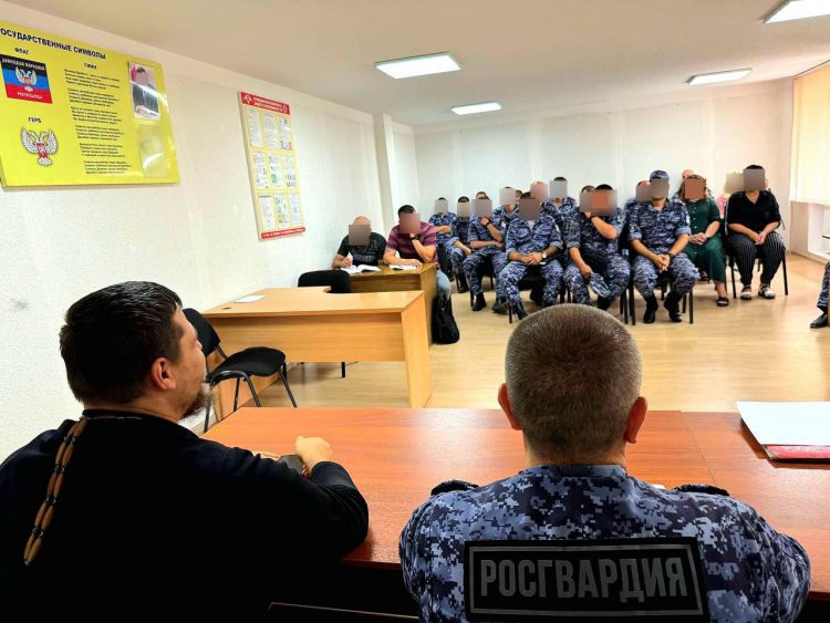 Представитель духовенства РПЦ посетил управление вневедомственной охраны в Донецке