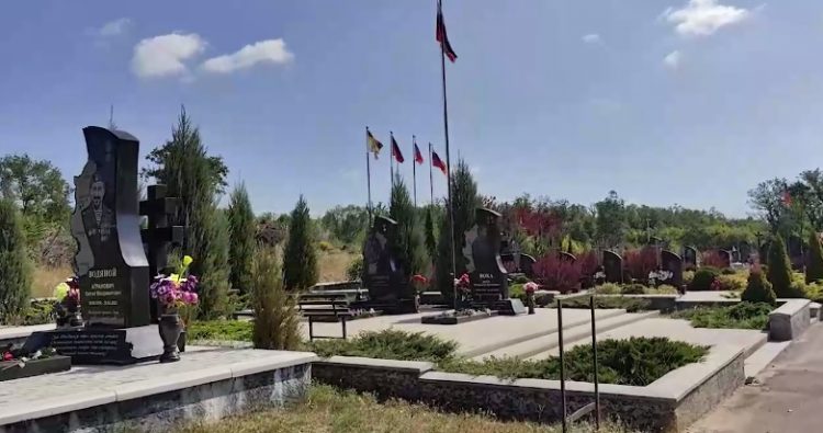 В Донецке реконструируют Аллею Героев