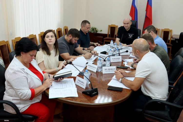 Восстановительные работы на объектах Светлодарска и Мироновского будут завершены в срок — Евгений Солнцев