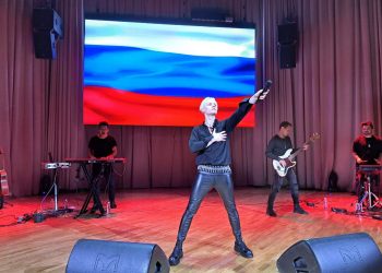 Певец SHAMAN выступил с благотворительным концертом в Мариуполе