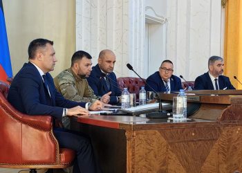 Глава ДНР встретился с депутатами Народного Совета