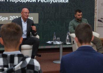 Денис Пушилин и Дмитрий Чернышенко встретились с демобилизованными студентами