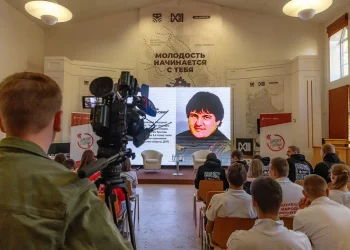 Герой ДНР встретился с донецкой молодежью