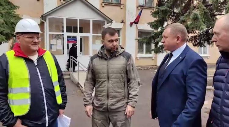 Глава ДНР проинспектировал ход восстановления Снежного