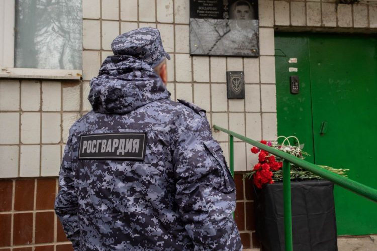 Росгвардейцы приняли участие в открытии мемориальной доски в ДНР
